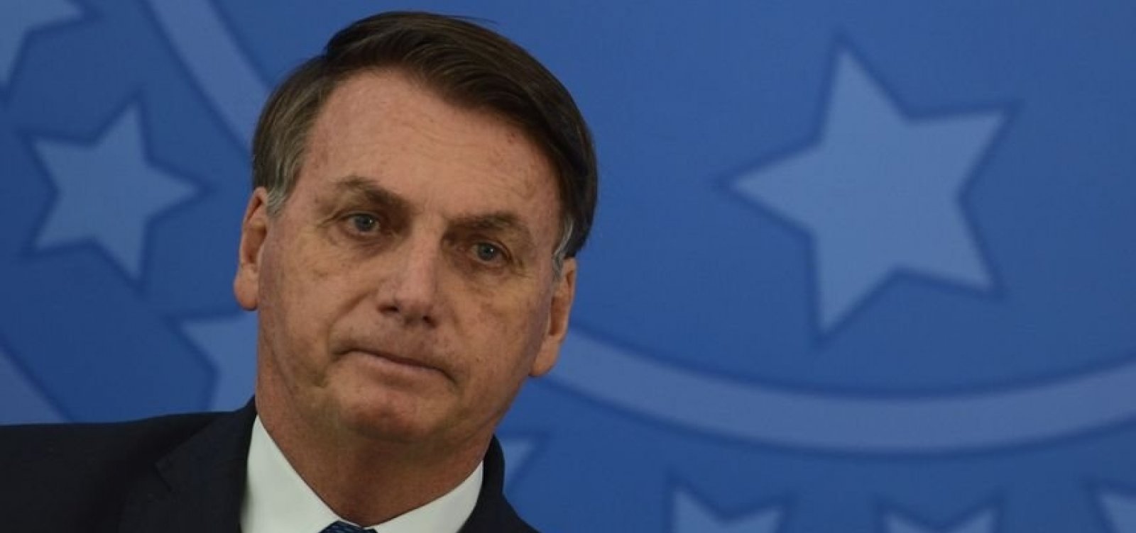 [Bolsonaro fura quarentena e discursa em manifestação em Brasília]