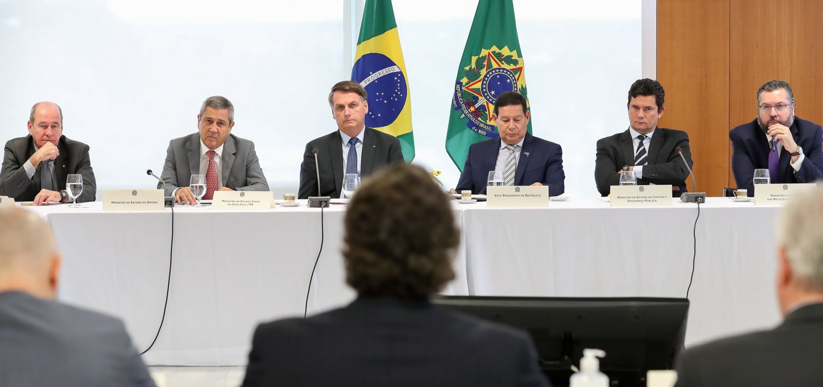 [Bolsonaro tenta criar base após derrotas no Congresso e abre negociação com centrão]
