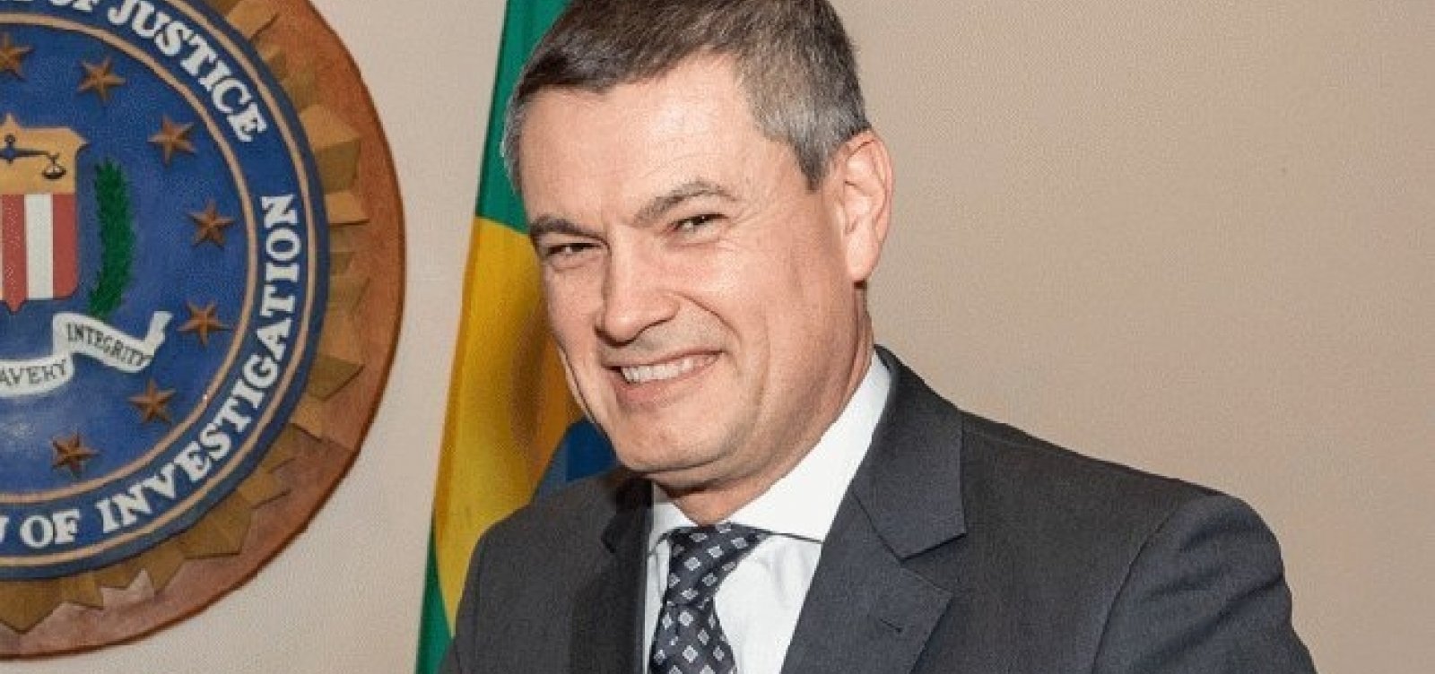 [Bolsonaro exonera diretor-geral da Polícia Federal; Moro pode deixar o governo]