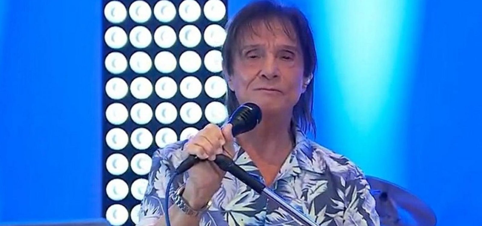 [Roberto Carlos fará live especial no Dia das Mães]