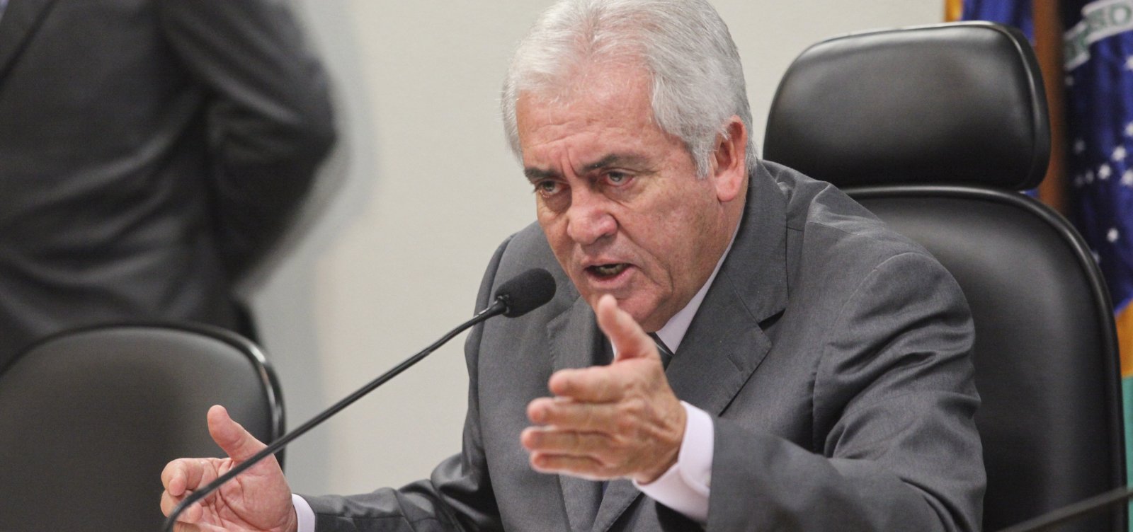 [Otto defende abertura de inquérito contra Bolsonaro por crime de responsabilidade]
