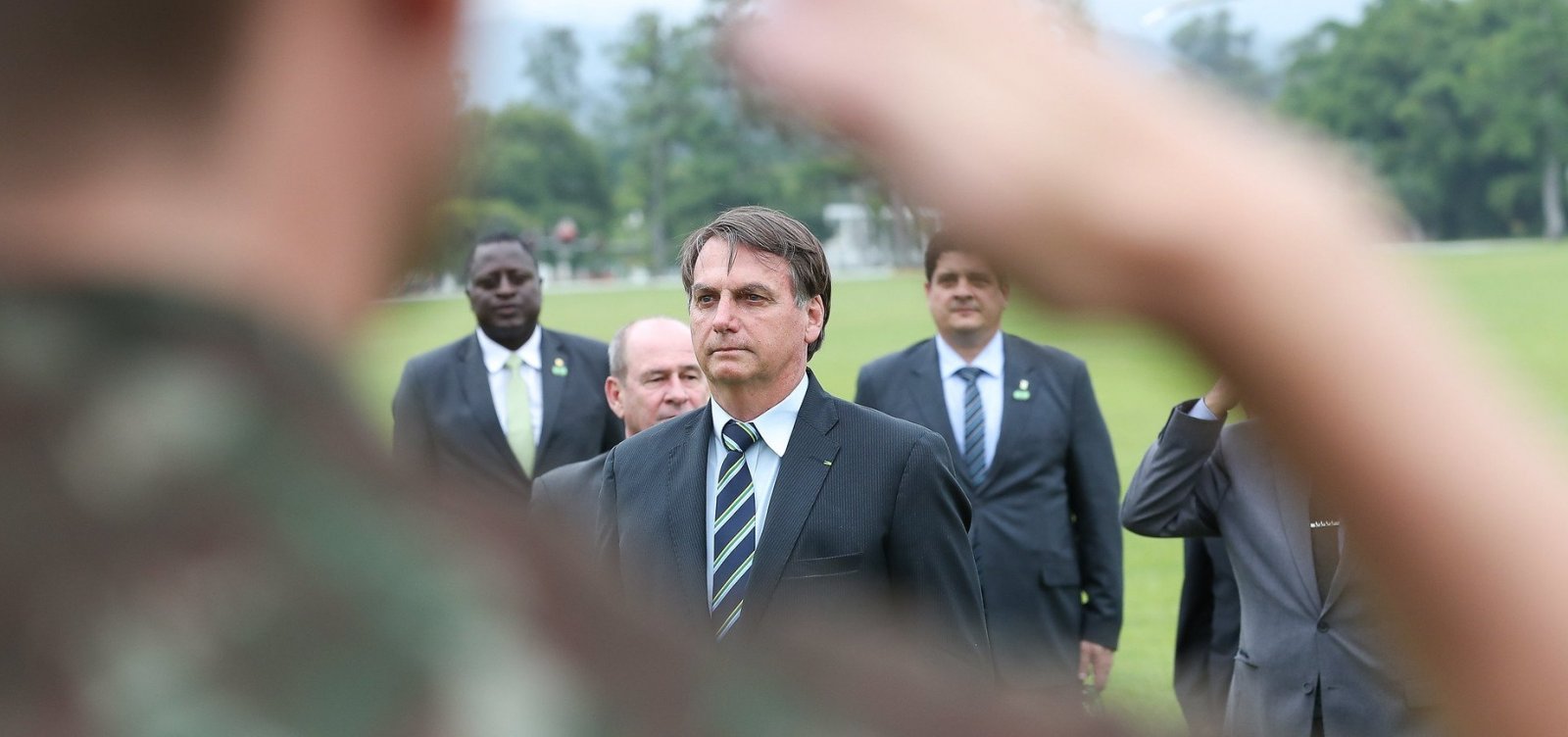 [Após saída de Moro, militares chamam Bolsonaro de 'zumbi' e avaliam apoio]