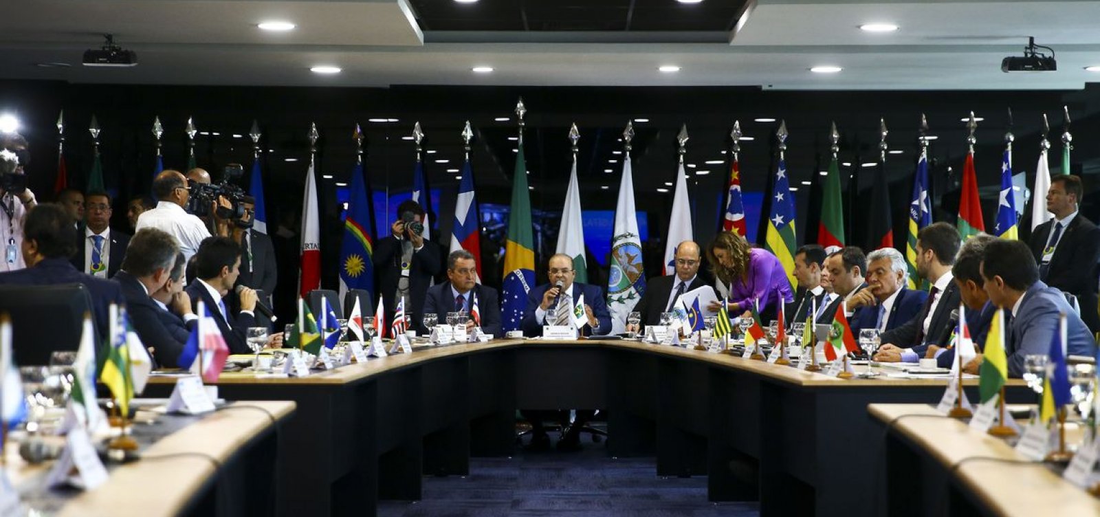 [Governadores lamentam saída de Sergio Moro do governo e alguns lhe oferecem cargos]