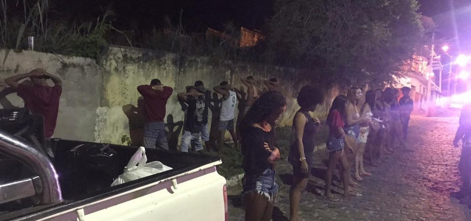 [Polícia encontra caminhonete com 16 pessoas a caminho de ‘Covidfest’ em Ipiaú]