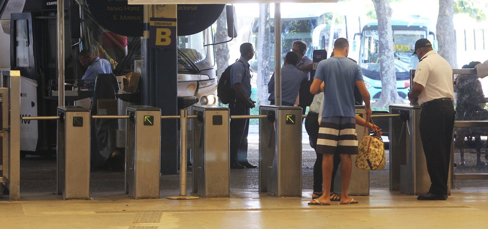 [Número de municípios com transporte suspenso sobe para 100]