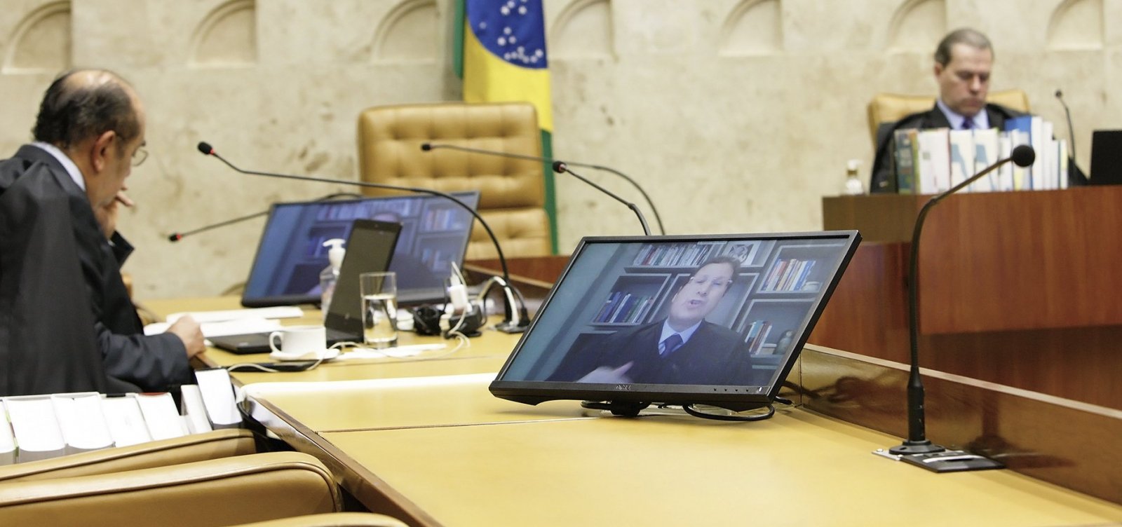 [Maioria dos ministros do STF autoriza doação de sangue por homens gays]