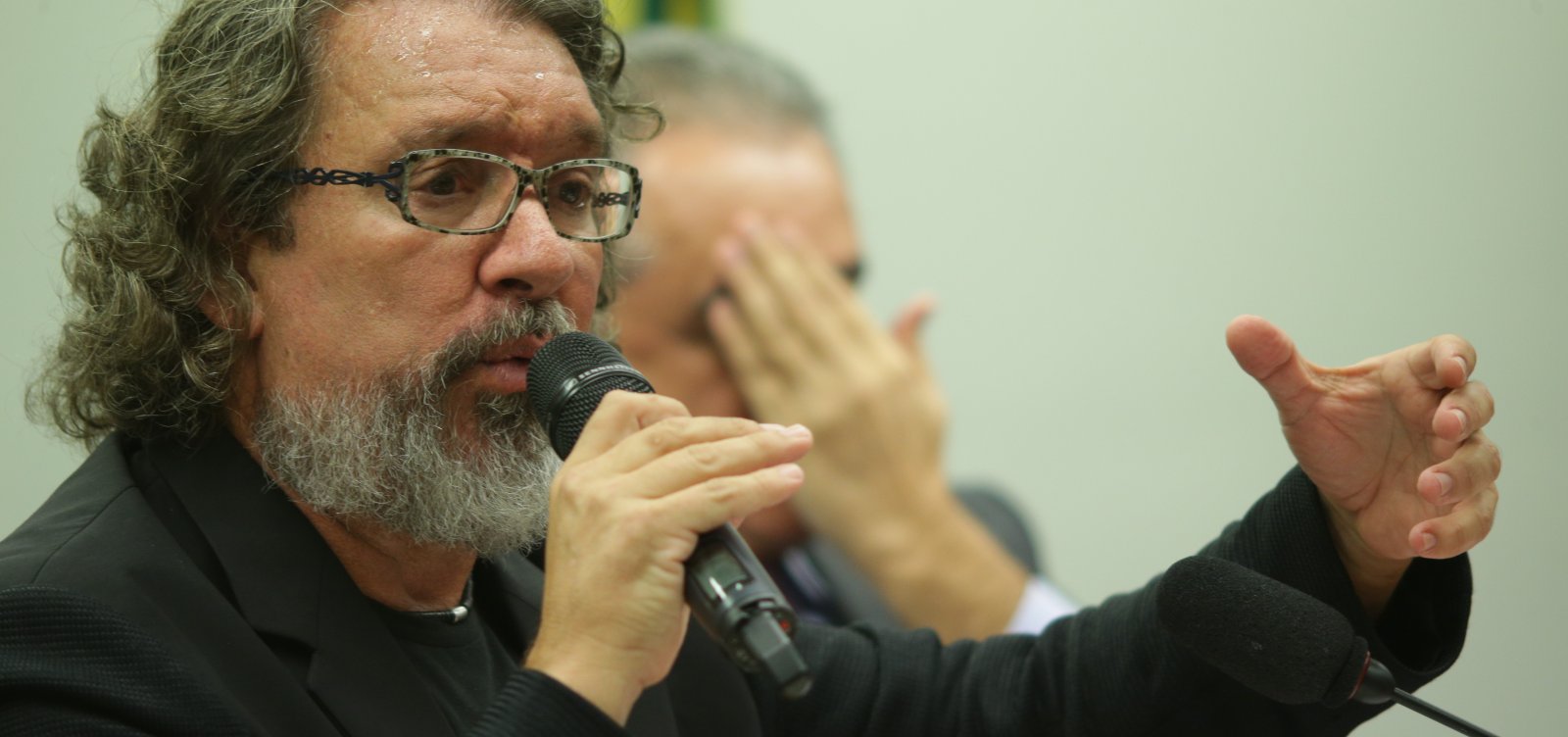 [Kakay diz que Aras será obrigado a denunciar Bolsonaro ou Moro]