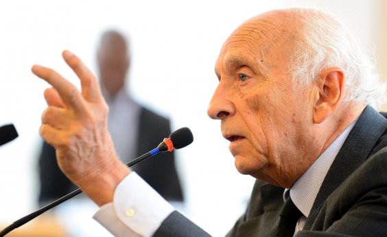 [Diplomata critica falta de liderança do Brasil durante pandemia e destaca atuação de Argentina e Índia]