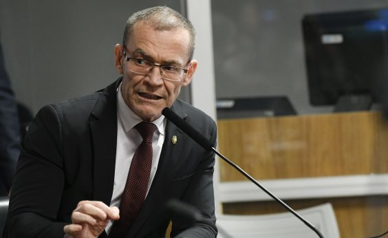 ['Estamos vivendo ditadura em plena democracia', diz senador Fabiano Contarato]