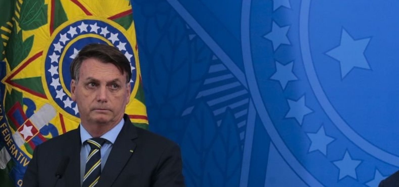 [Em reunião com ministros, Bolsonaro disse que troca na PF seria para proteger família]