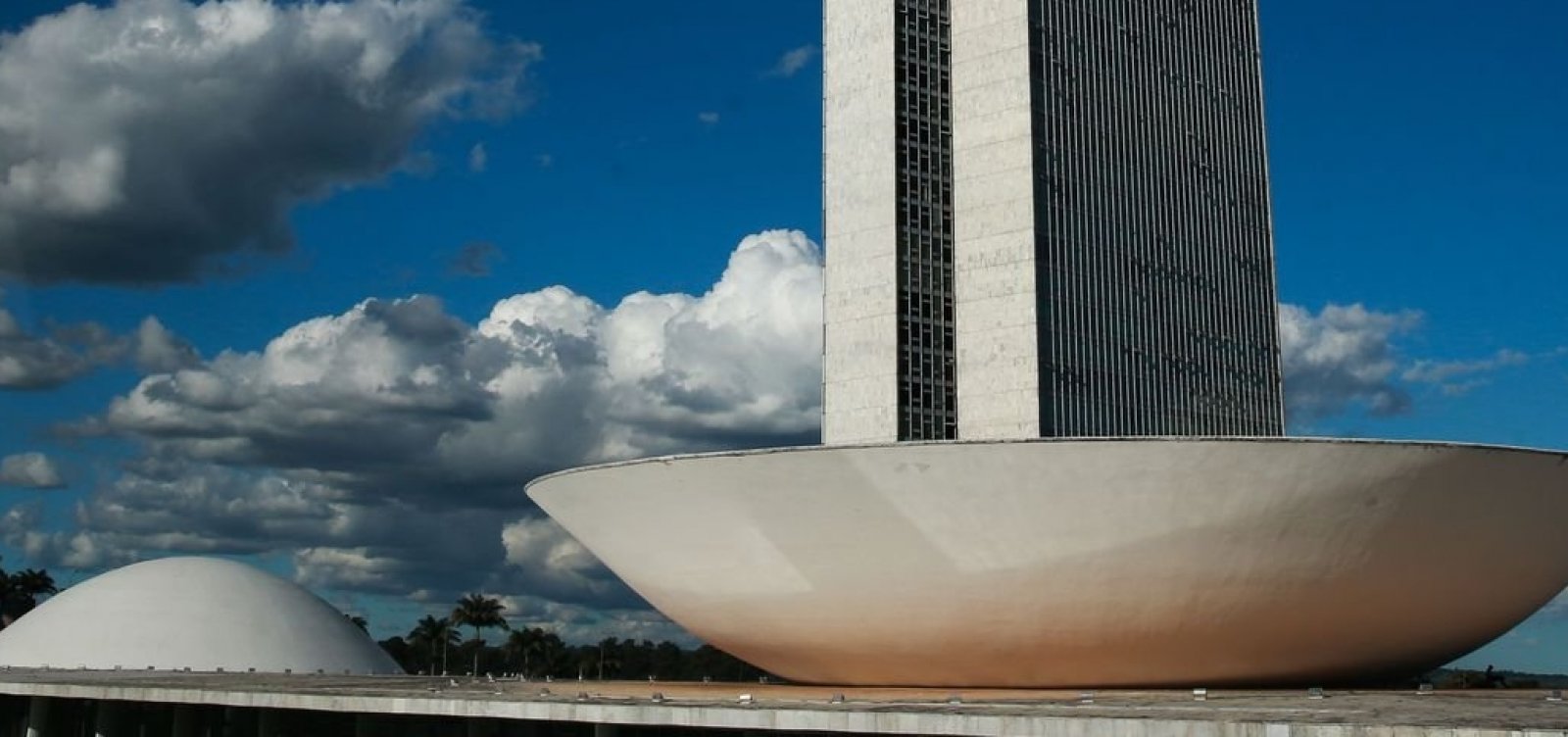 [Câmara aprova MP que libera R$ 8,6 bilhões para combate a pandemia de coronavírus]