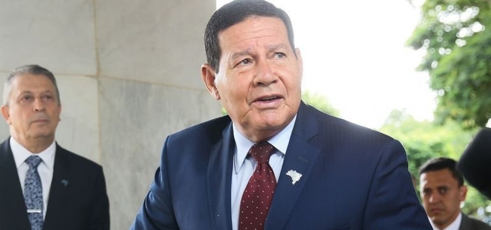 [Exame de Mourão para Covid-19 tem resultado negativo]