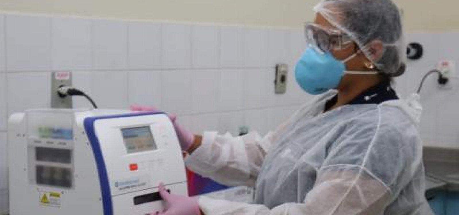[Laboratório estadual em Jequié inicia testes moleculares para Covid-19]