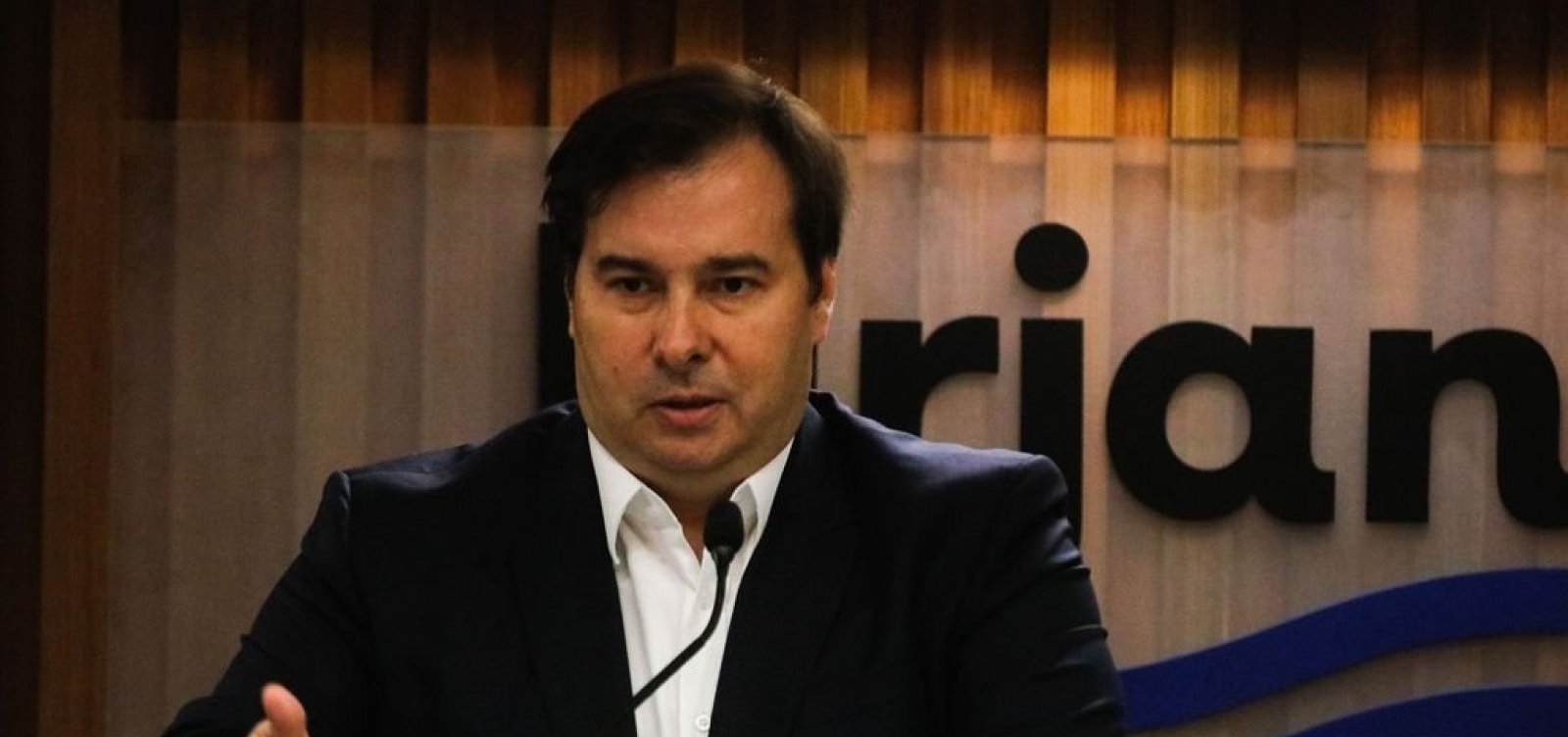 [Rodrigo Maia cria grupo para estudar adiamento das eleições municipais]