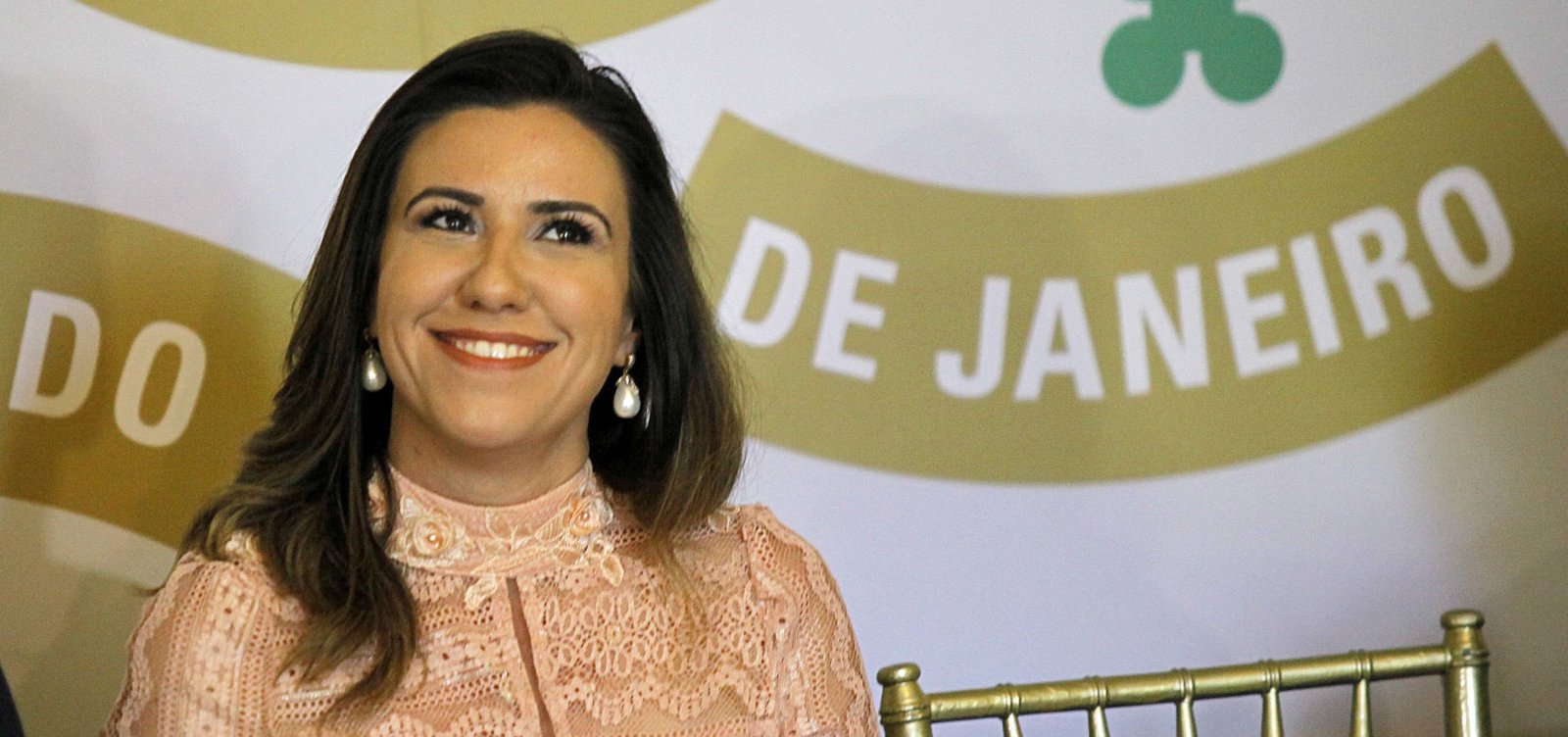 [PF investiga primeira-dama do Rio por ligação com esquema de desvios na saúde]