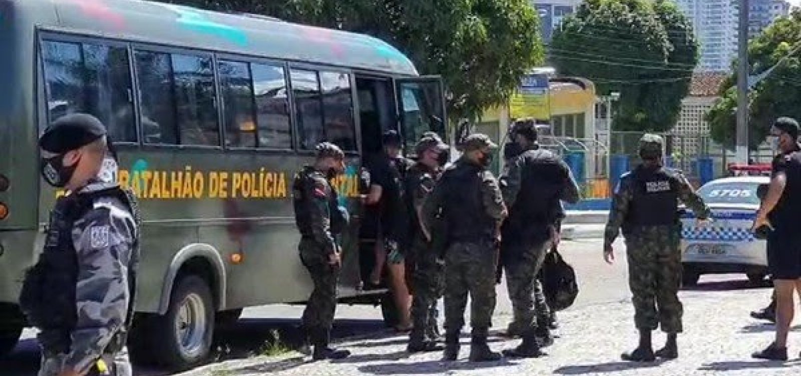 [Mais de 100 manifestantes são presos por aglomeração em manifestação pela democracia em Belém ]