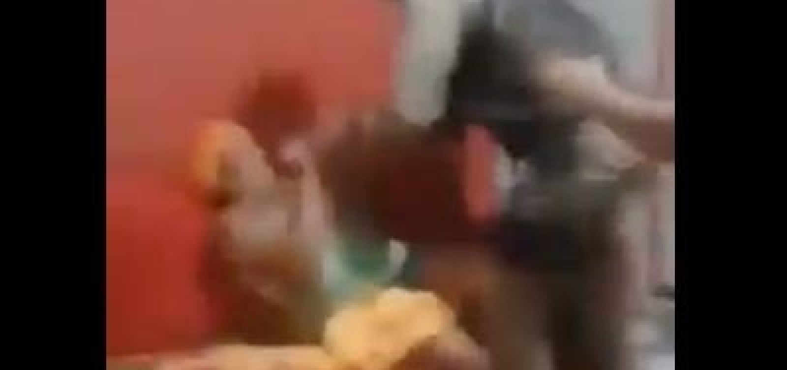 [Policial agride mulher em abordagem por aglomeração em Teixeira de Freitas; veja vídeo]