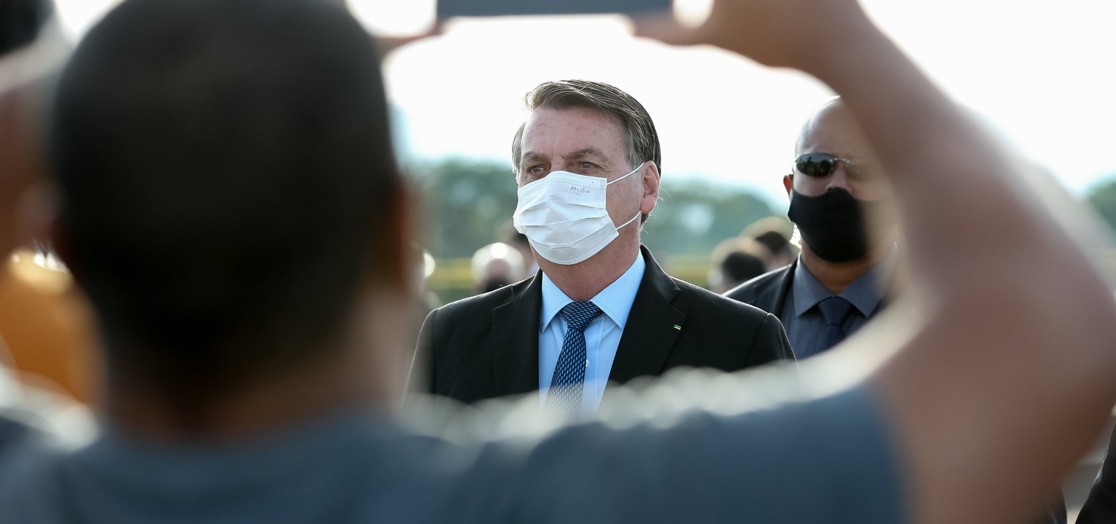 [Após crítica, Bolsonaro rebate apoiadora que o cobrou pelas 38 mil mortes: 'Sai daqui']