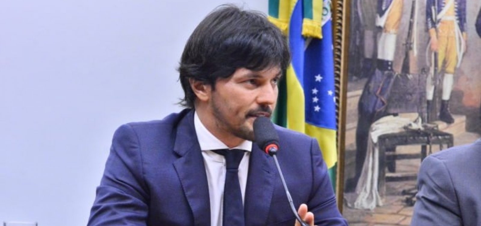 [Bolsonaro recria Ministério das Comunicações e nomeia genro de Silvio Santos como ministro]