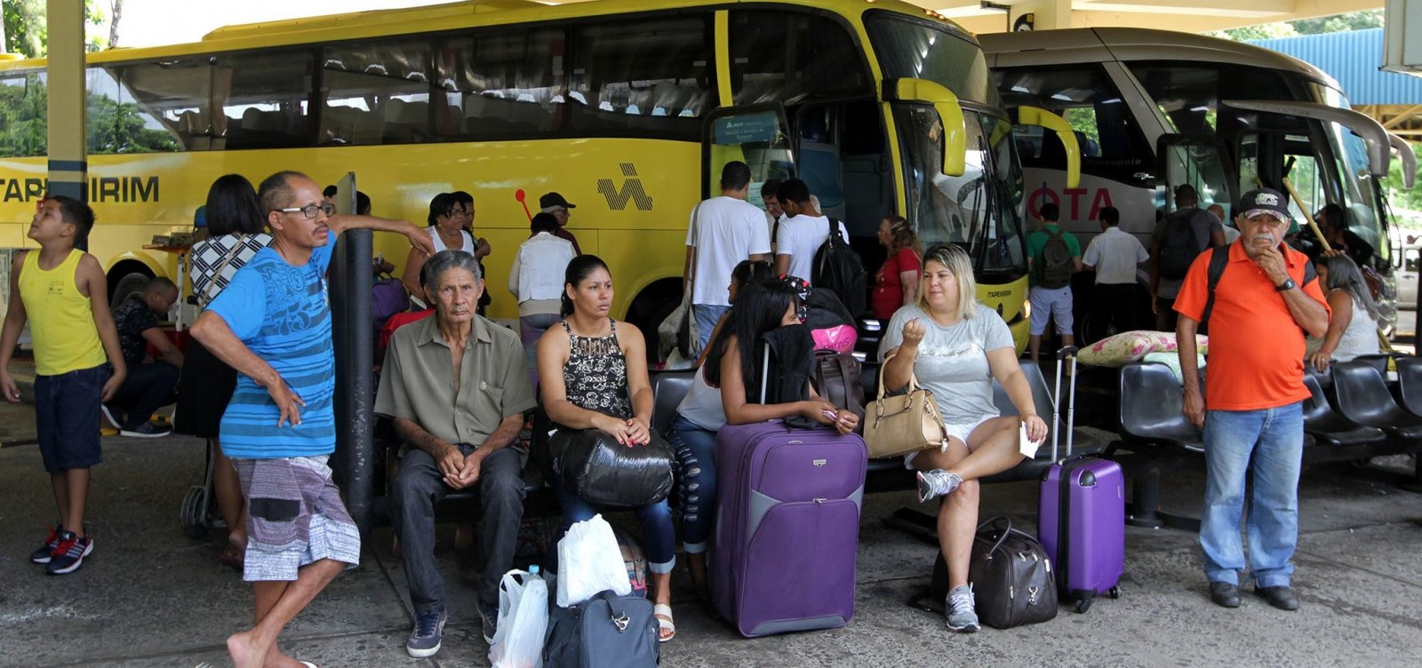 [Mais 13 municípios têm transporte suspenso na Bahia; total chega a 325]