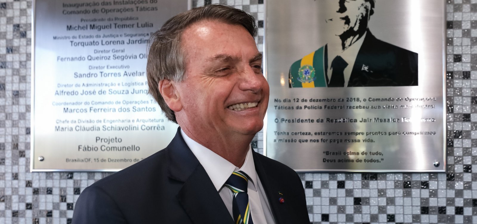 [Bolsonaro critica 'exagero' no enfrentamento da pandemia e pede reabertura do comércio]
