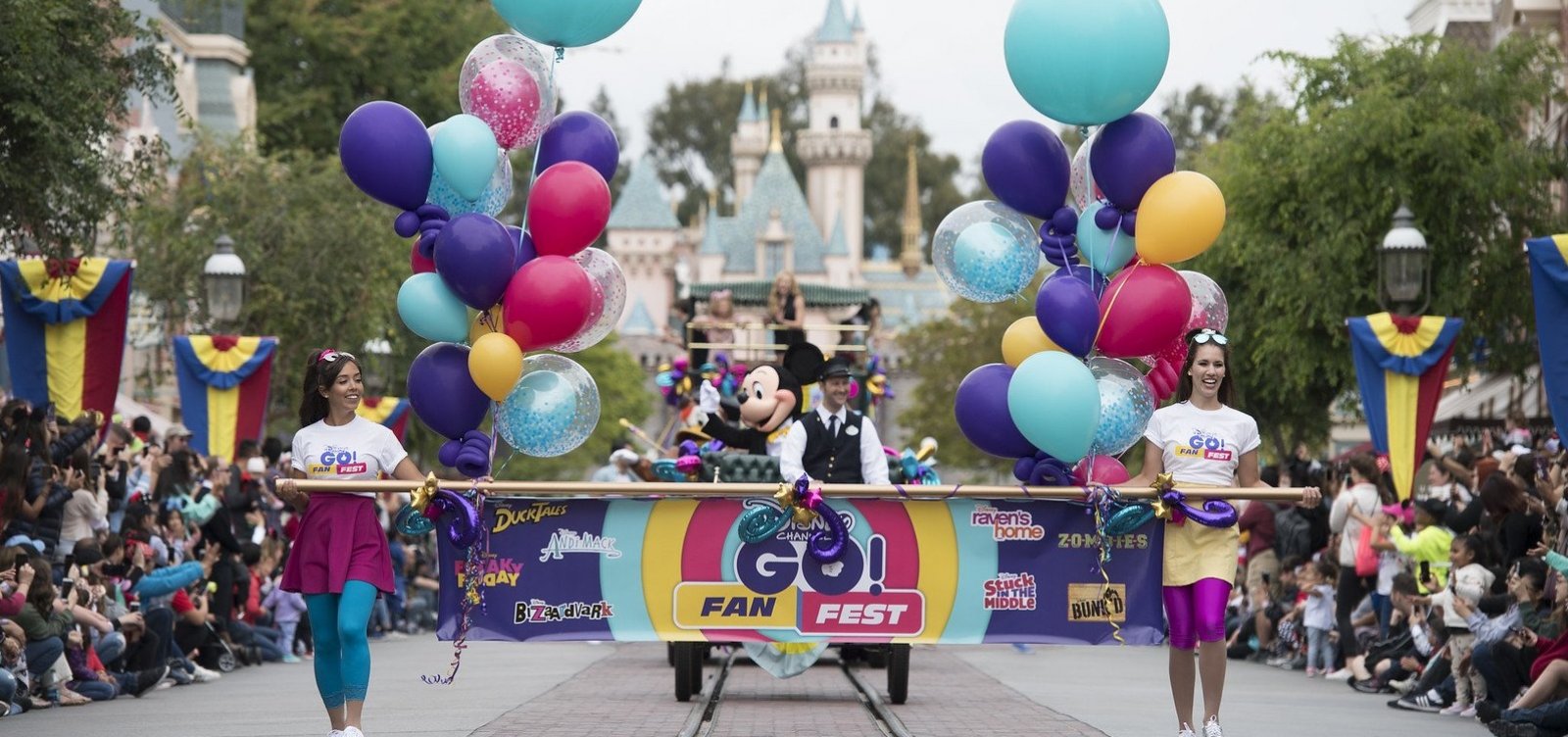 [Disney decide adiar reabertura de parque após aumento de casos de coronavírus]