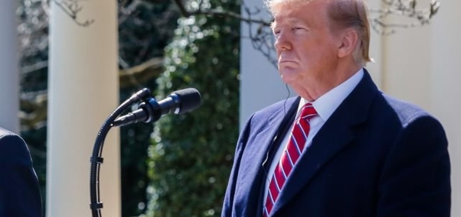 Trump compartilha vídeo de apoiador gritando [Trump compartilha vídeo de apoiador gritando