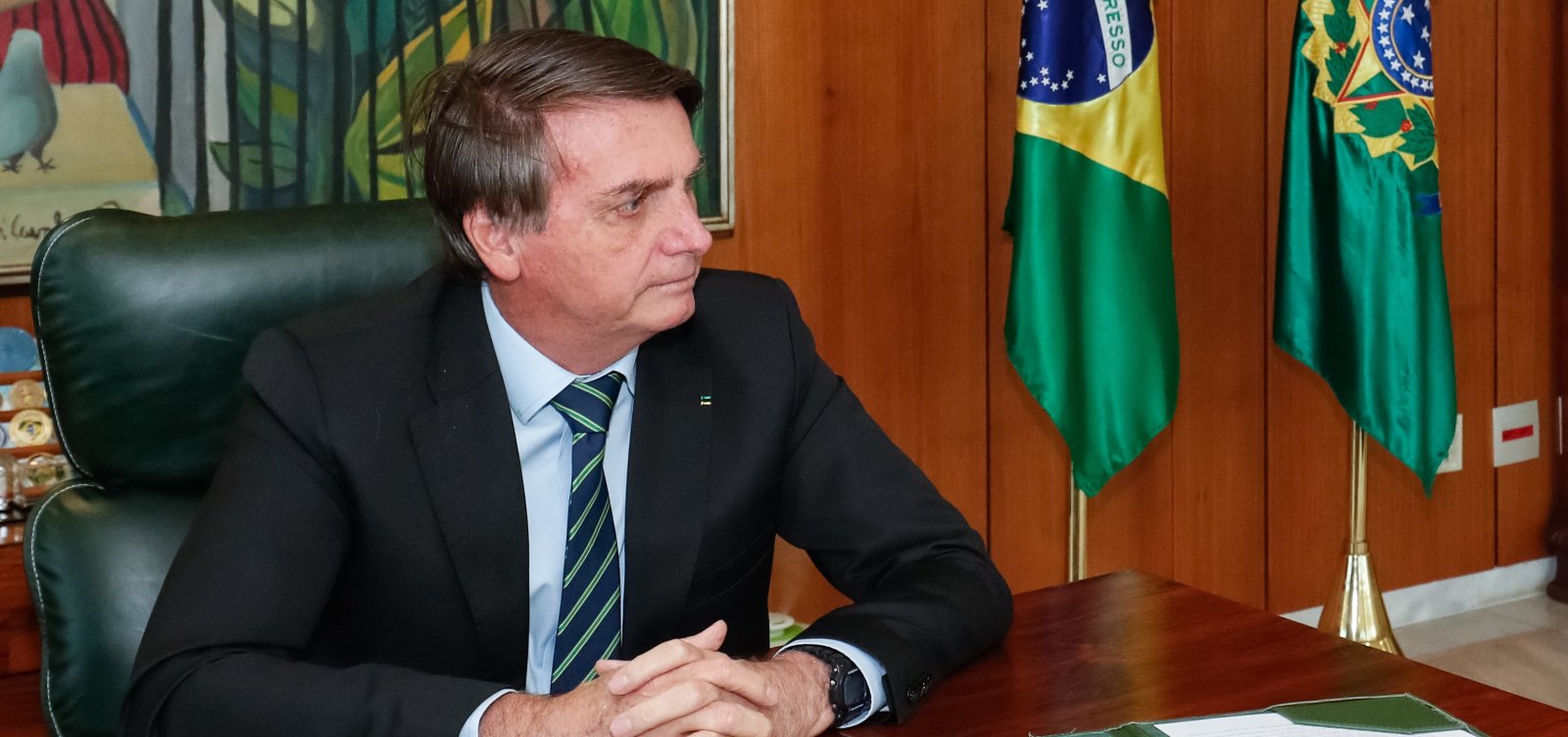 [Bolsonaro veta projeto que previa prioridade a mulher chefe de fam&iacute;lia no pagamento do aux&iacute;lio emergencial]