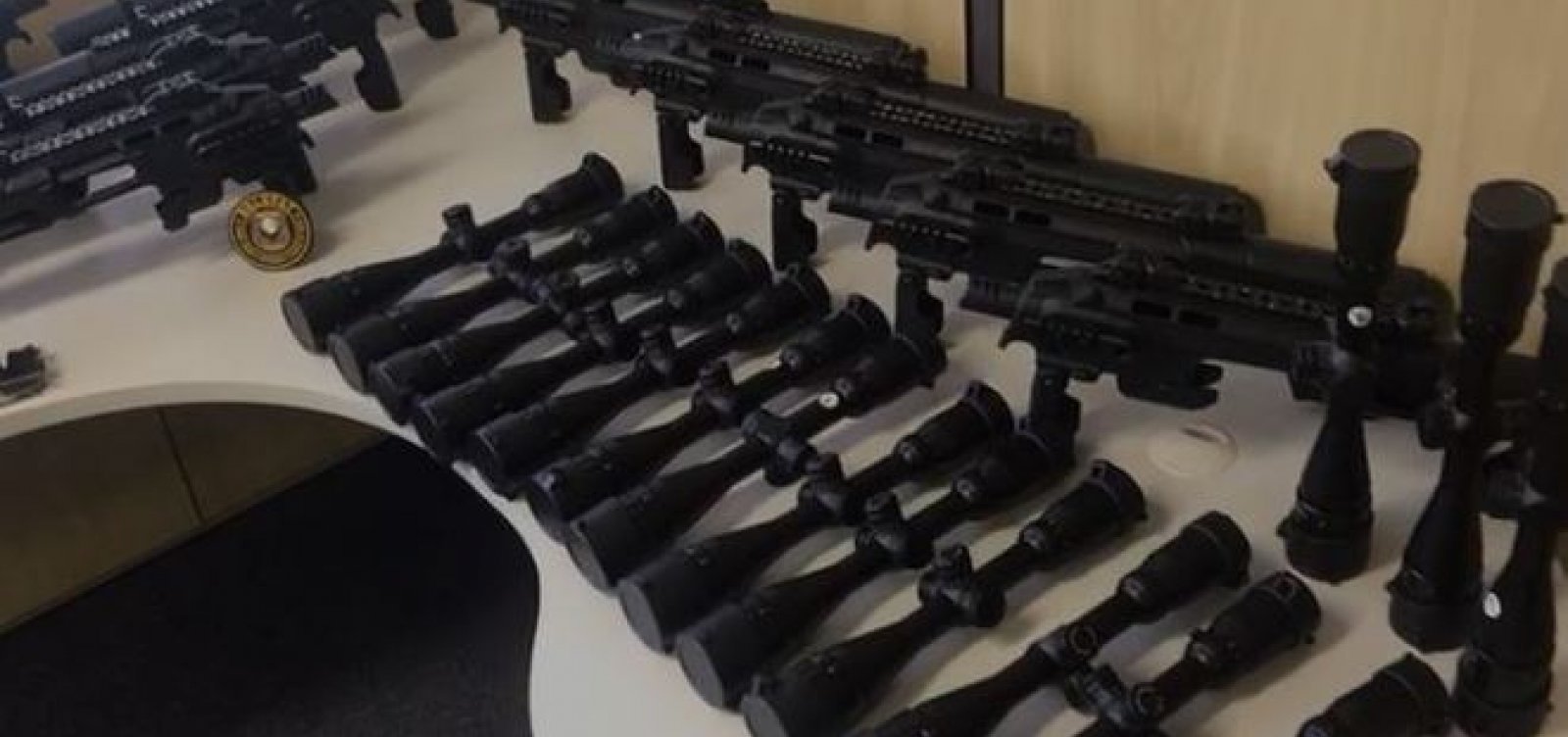 [PF deflagra operação contra tráfico internacional de armas de fogo]