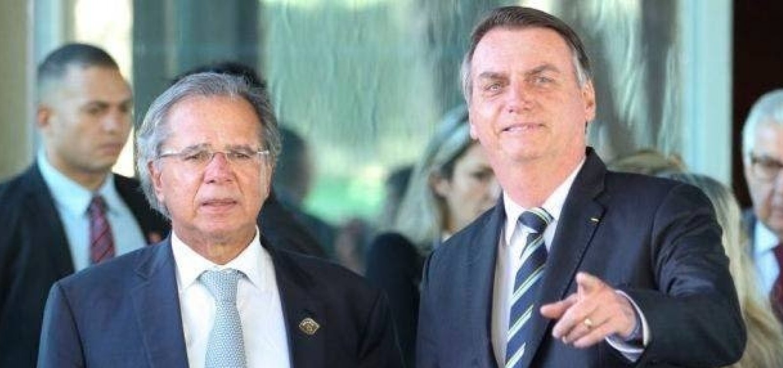 [Jair Bolsonaro confirma aval para Paulo Guedes discutir nova CPMF]