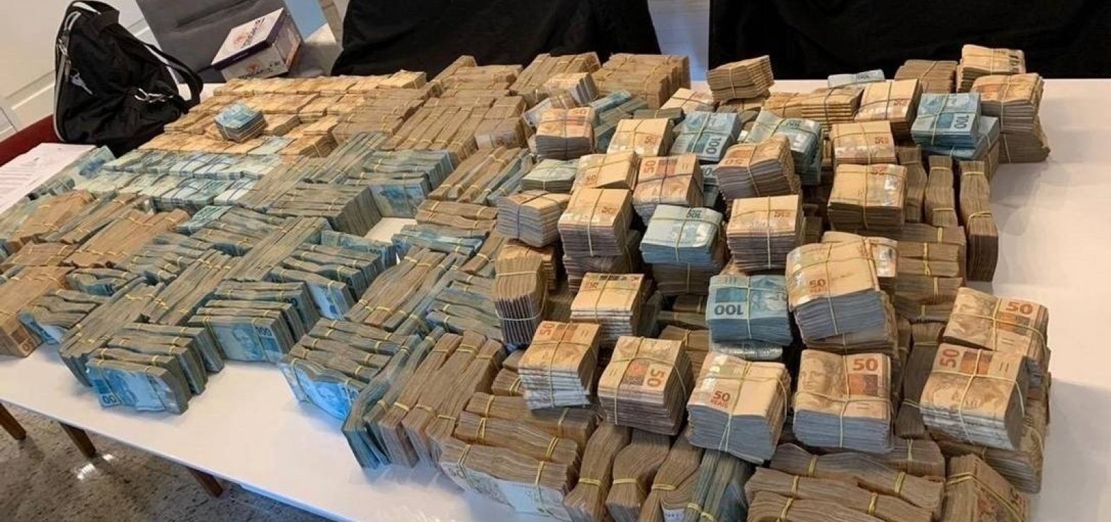 [PF encontra R$ 3,5 milhões em casa no Rio durante operação que investiga desvios nos Correios]