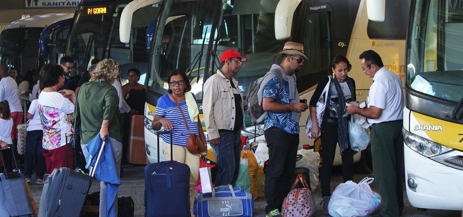 [Bahia tem mais três municípios com transporte suspenso; total chega a 395]