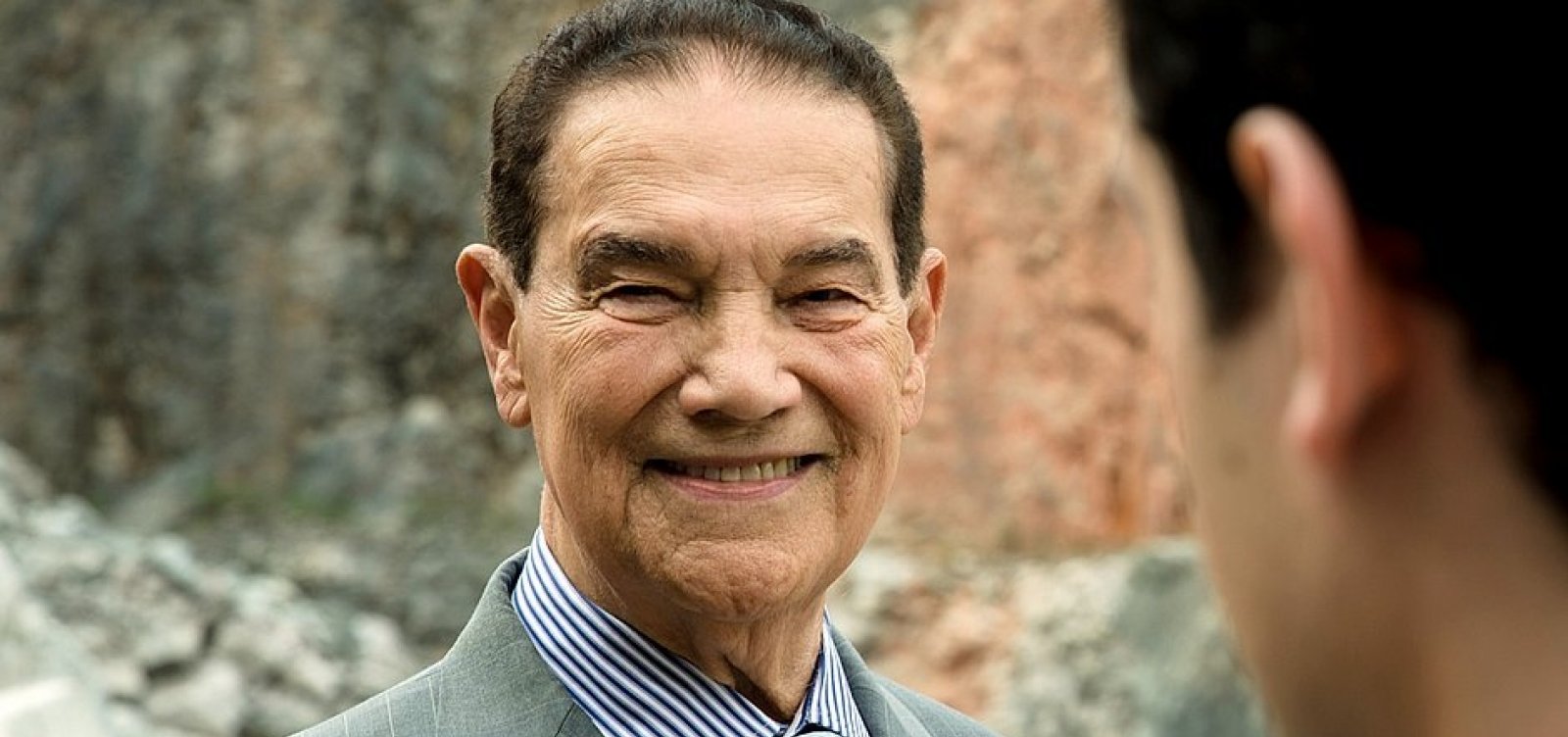 [Após cirurgia de hérnia, Divaldo Franco retorna à capital nesta quarta]