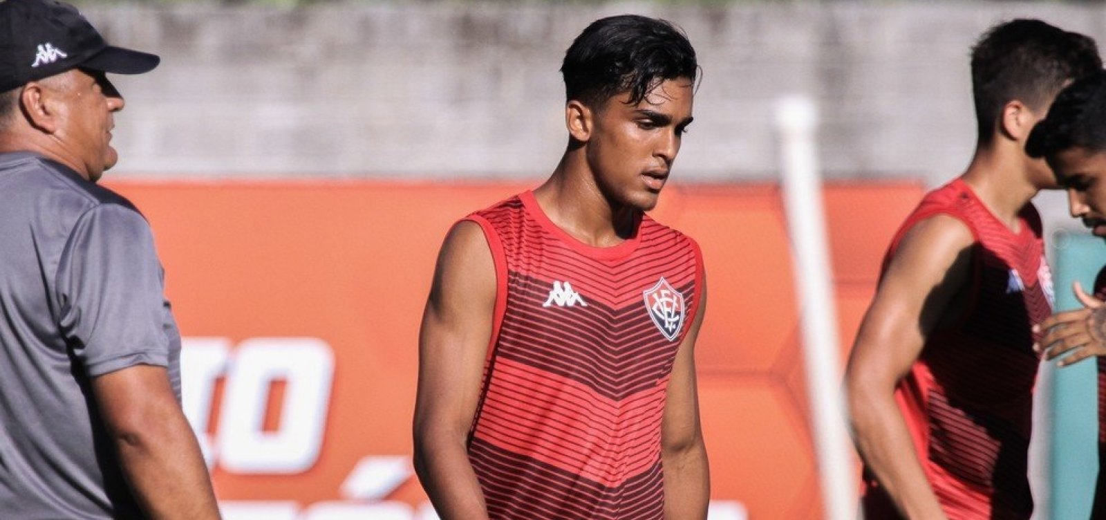 [Volante Figueiredo, do Vit&oacute;ria, &eacute; diagnosticado com coronav&iacute;rus]