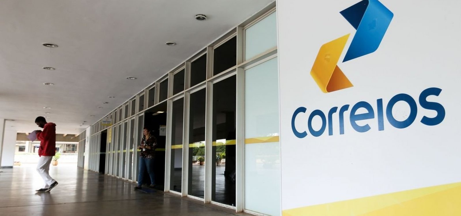 [Funcionários dos Correios entram em greve nacional]