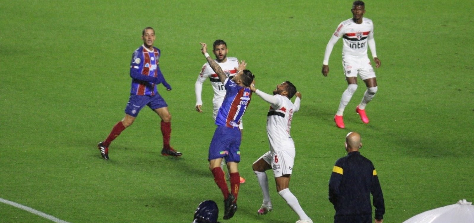 [Bahia empata com o S&atilde;o Paulo fora de casa em 1 a 1 ]
