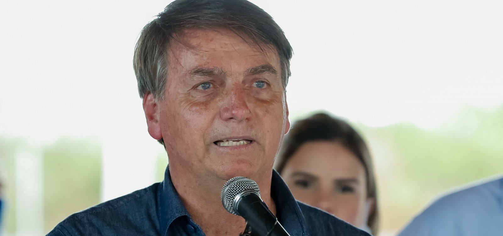 ['Minha vontade é encher tua boca com uma porrada', diz Bolsonaro após pergunta de repórter]