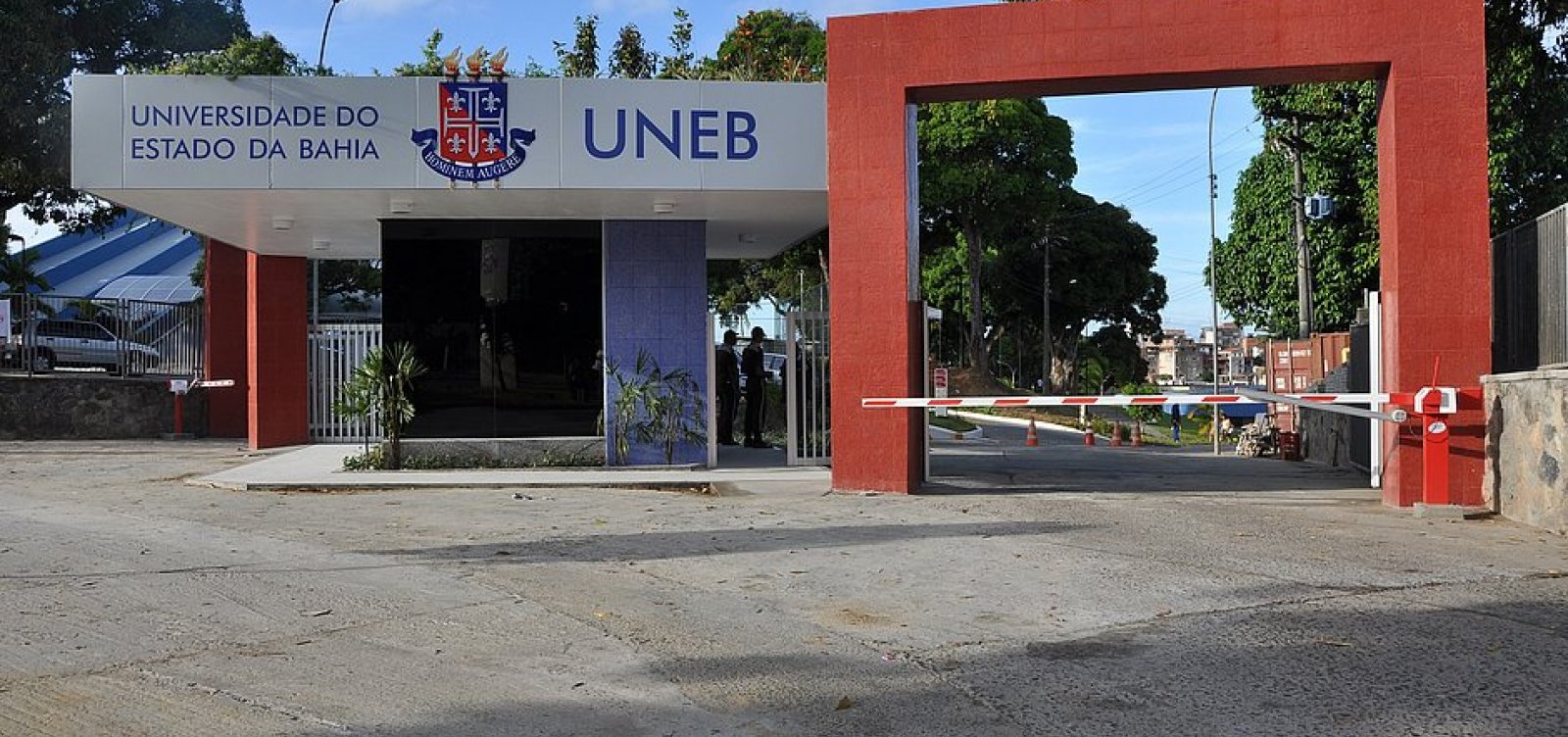 [Uneb suspende atividades administrativas e acadêmicas por mais 30 dias]