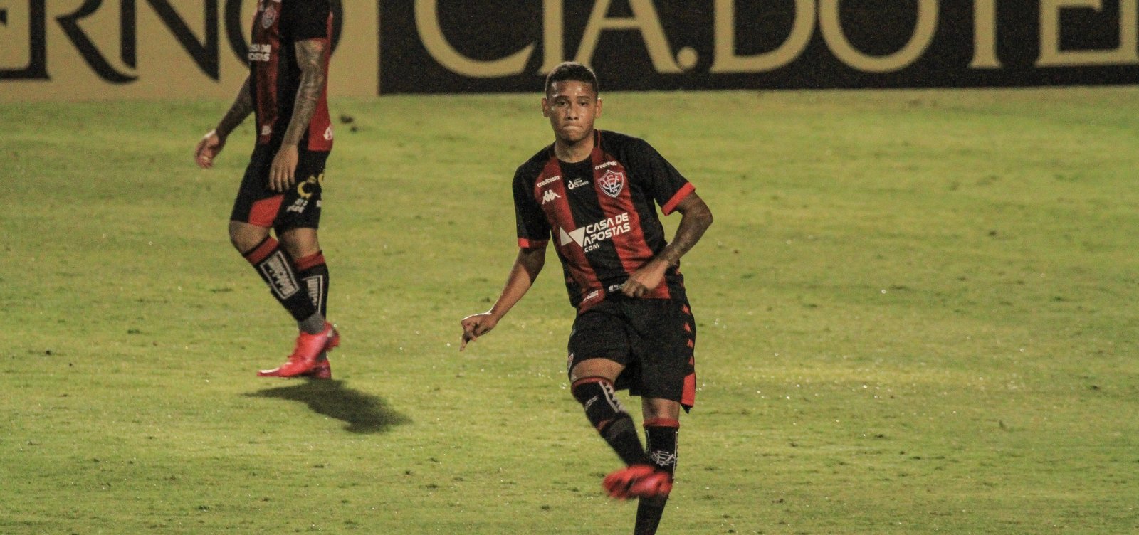 [Vitória perde por 4 a 3 para o Ceará e dá adeus à Copa do Brasil]