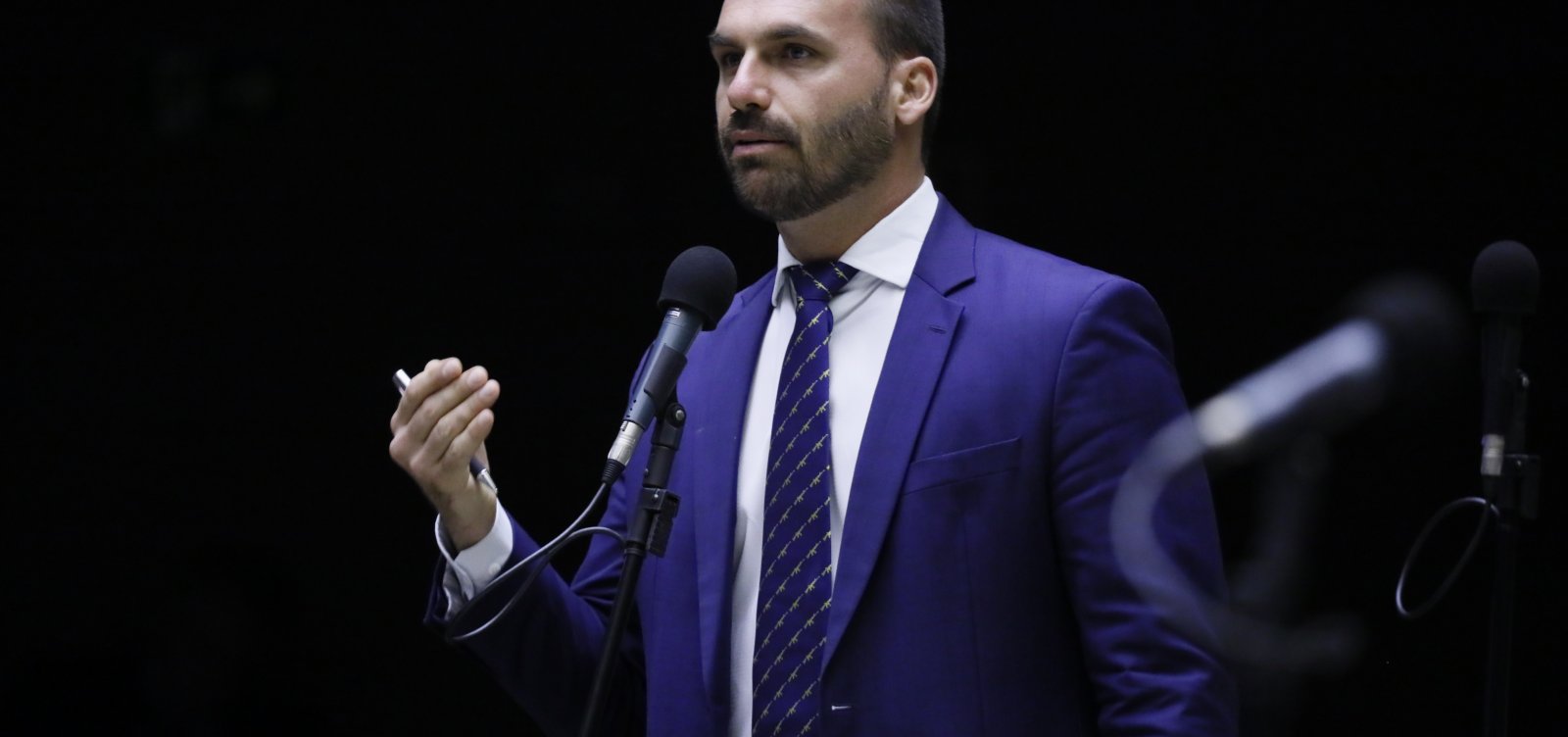 [Eduardo Bolsonaro defende atirador preso por matar 2 pessoas em protesto nos EUA]