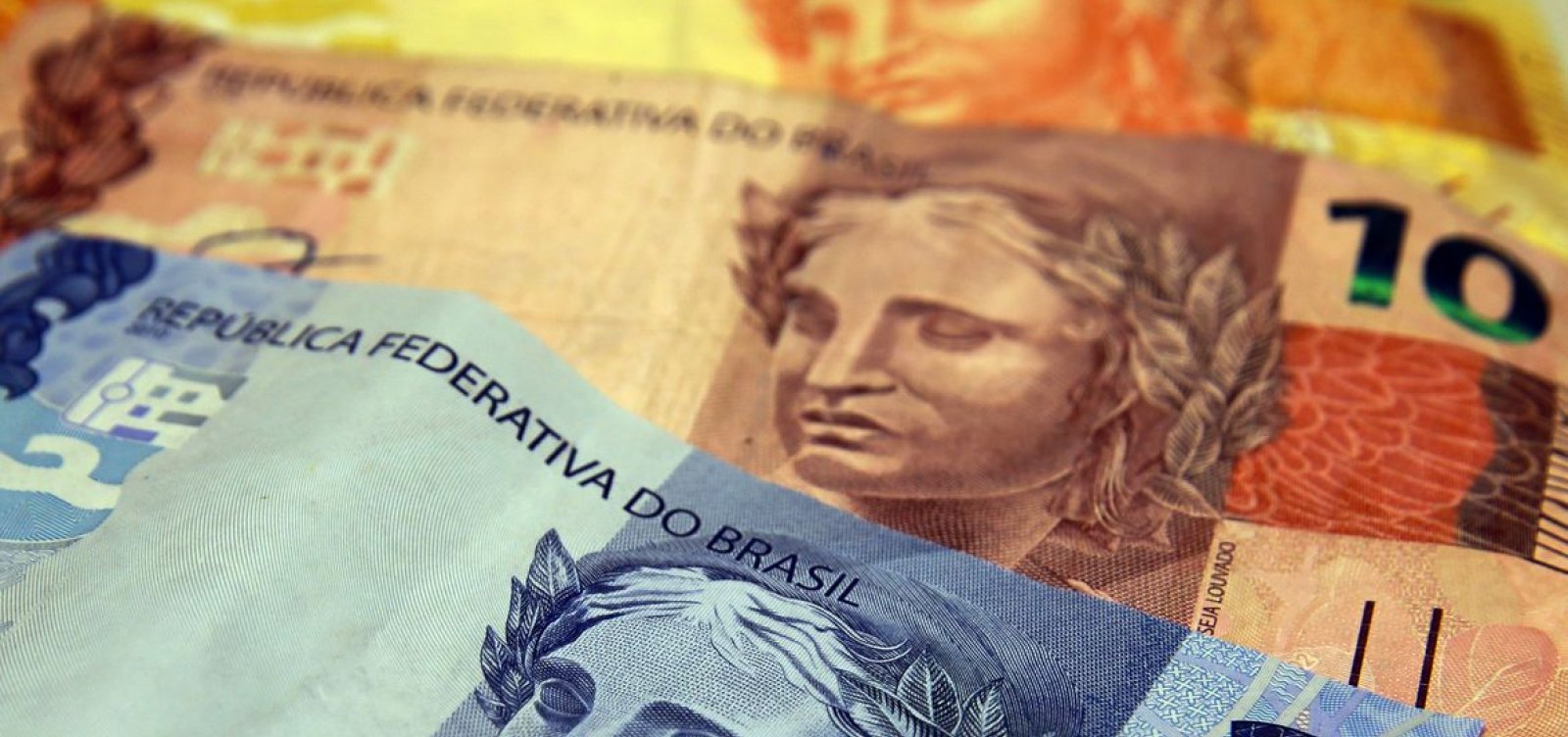 [Governo propõe valor de R$ 1.067 para salário mínimo em 2021]
