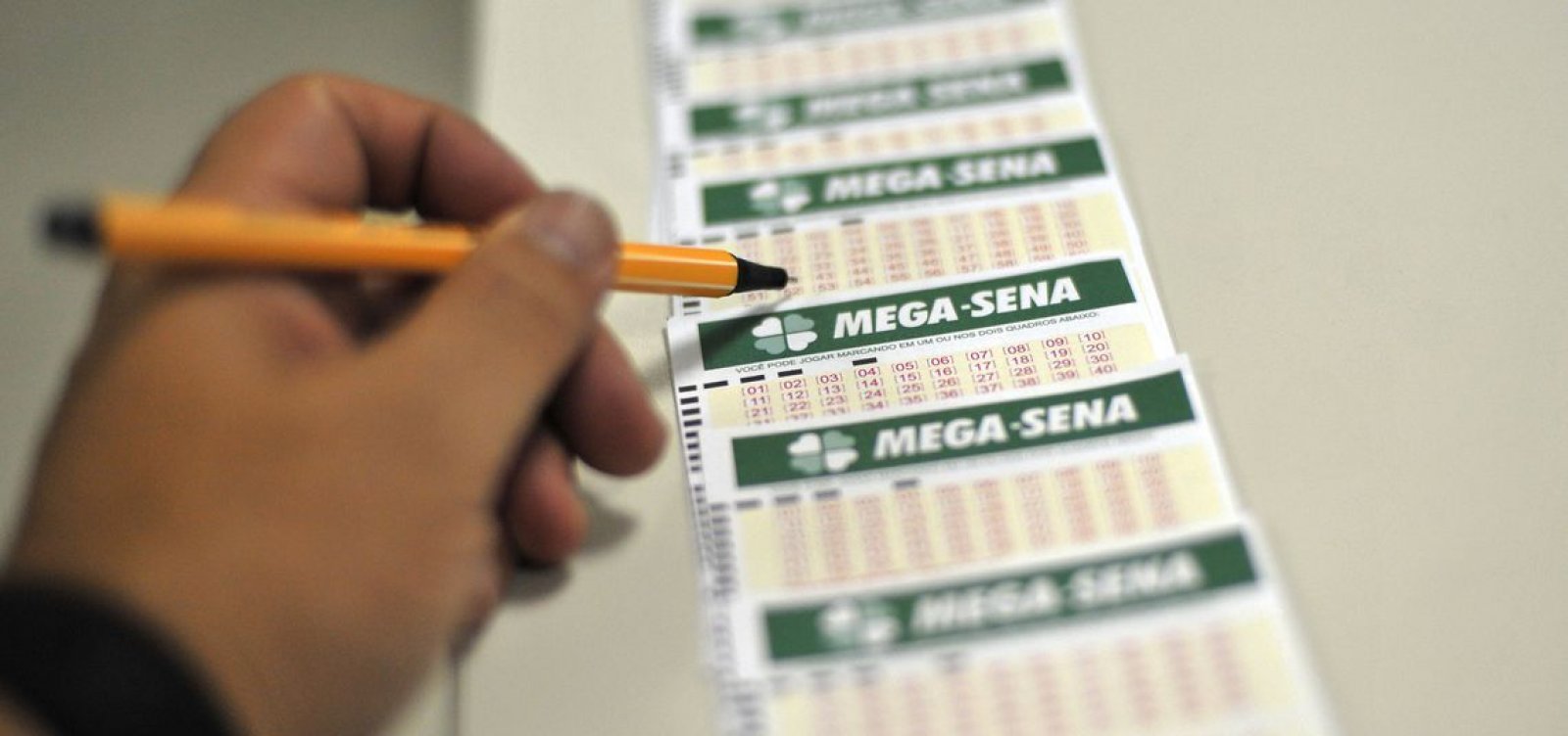 [Mega-Sena pode pagar hoje (04) R$ 95 milhões]