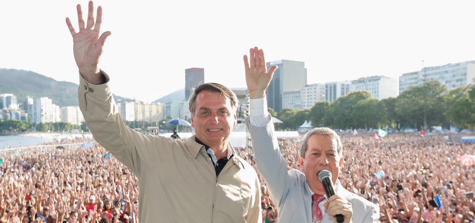 [Congresso dá aval para Bolsonaro perdoar dívidas de R$ 1 bilhão de igrejas]