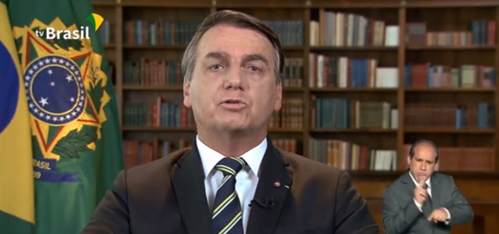 [Bolsonaro celebra democracia em discurso, mas comemora golpe de 64]