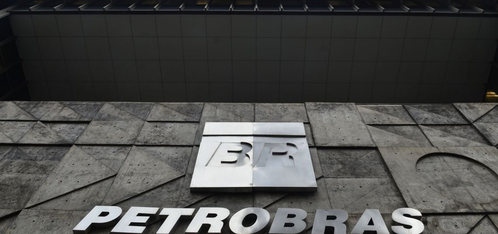 [Petrobras vai reduzir preços de gasolina e diesel em 5% nesta quarta]