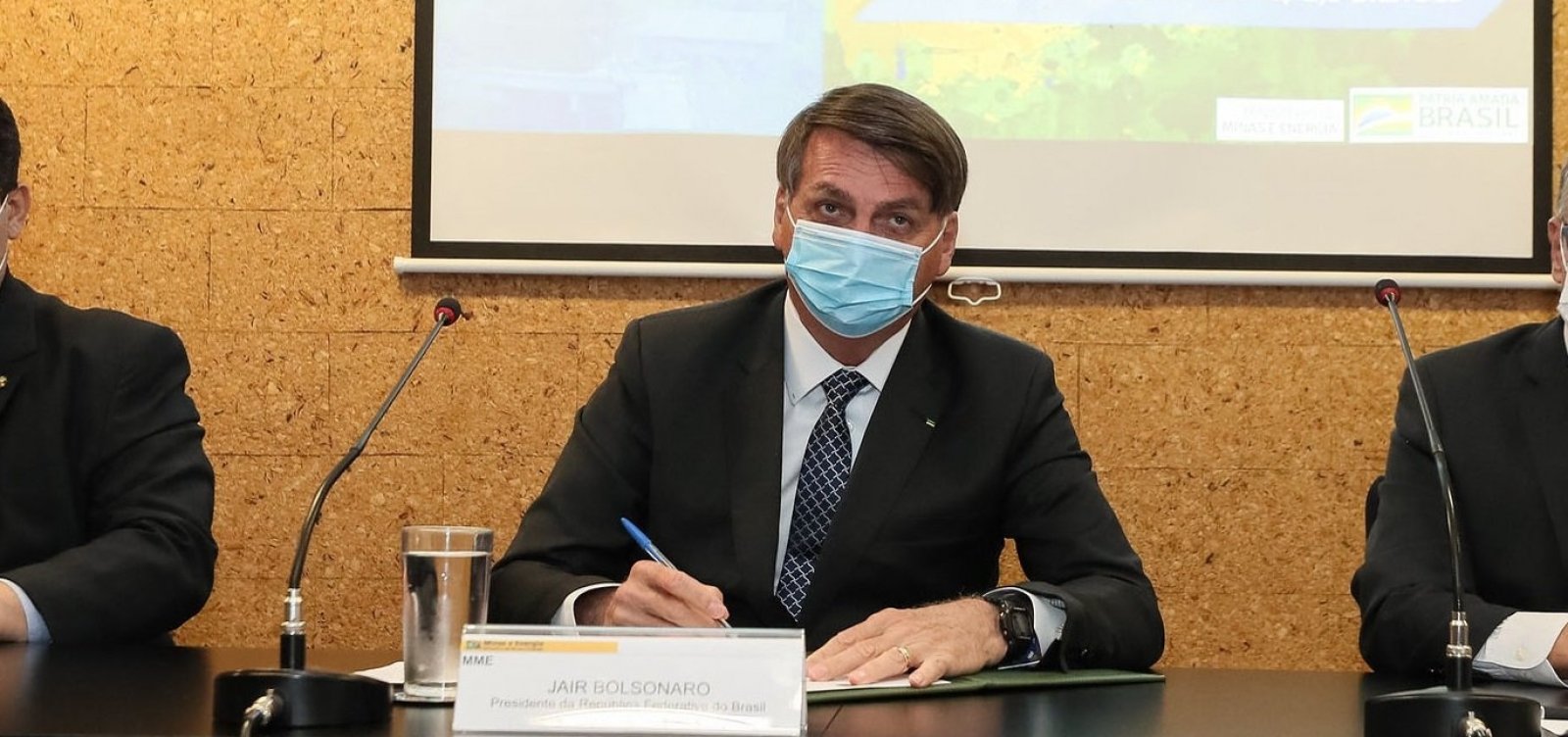 [Celso de Mello determina que Bolsonaro preste depoimento presencial na PF]