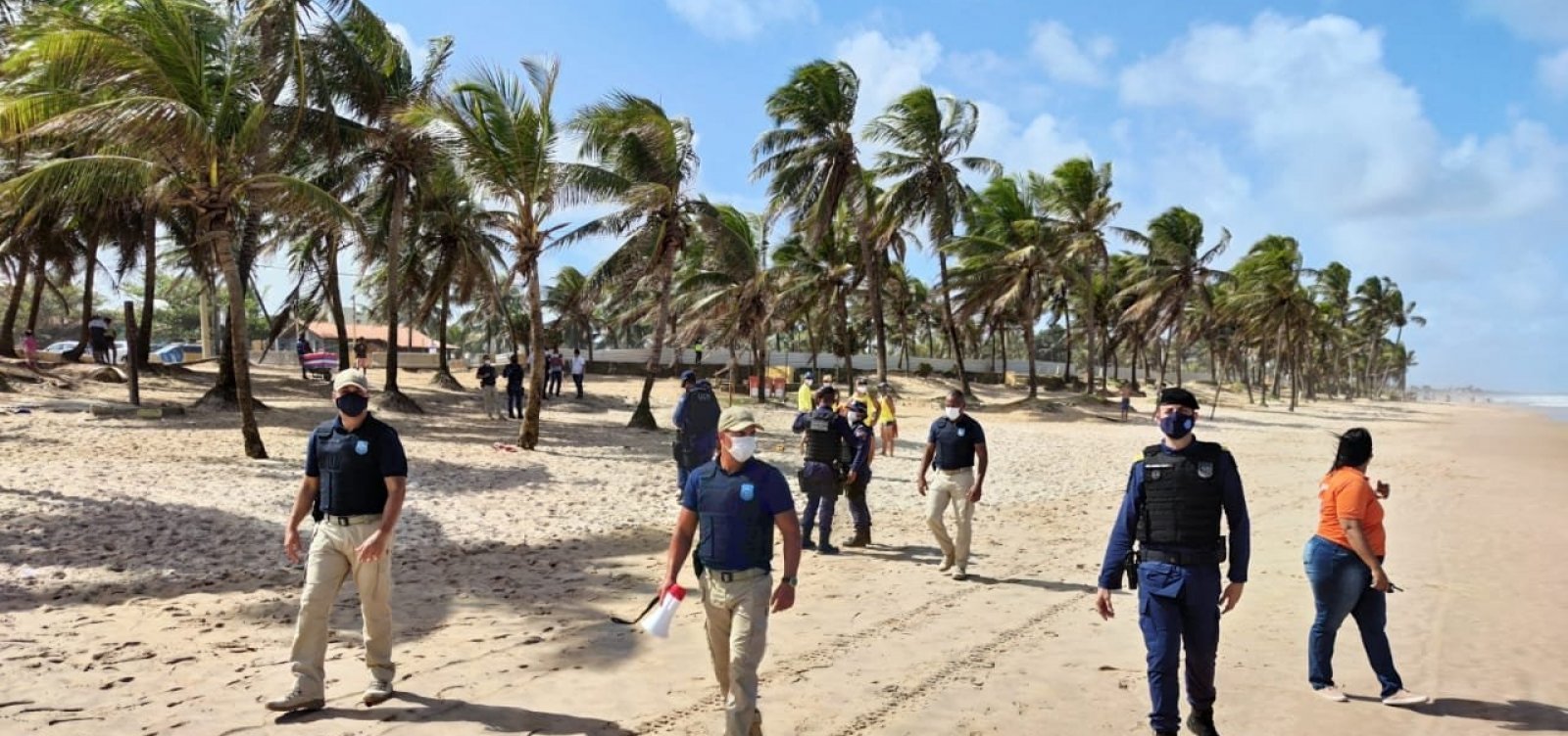 [Banhista &eacute; detido durante opera&ccedil;&atilde;o da guarda em praia em Amaralina]