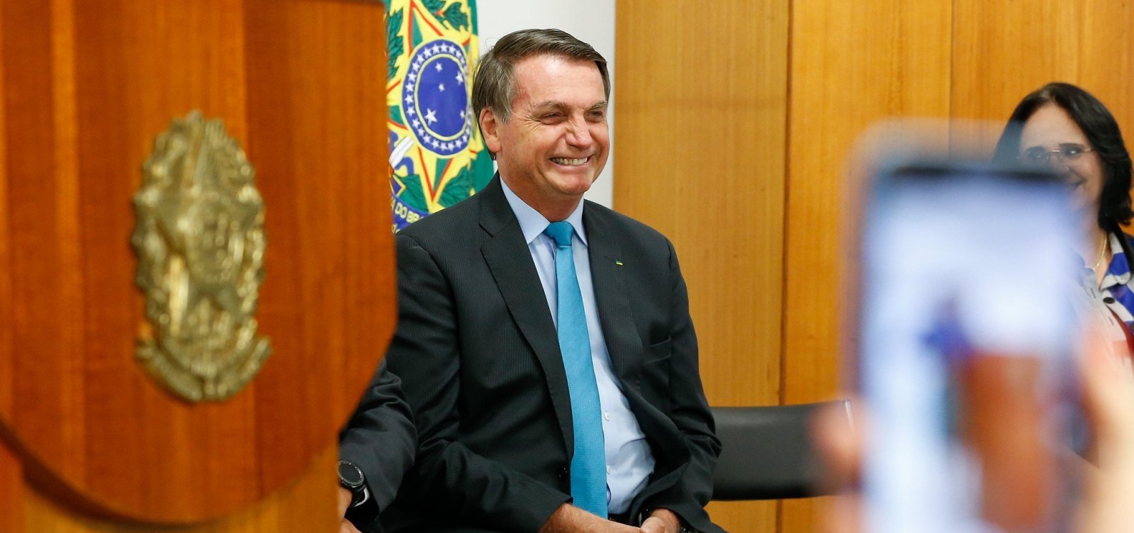 [Bolsonaro sanciona lei que permite obras públicas de até R$ 100 mil sem licitação durante pandemia]