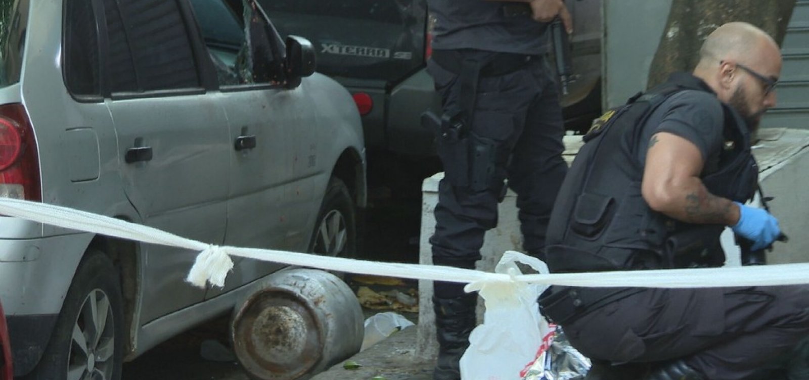 [Homem arremessa botijão de prédio em Copacabana e mata pedestre ]