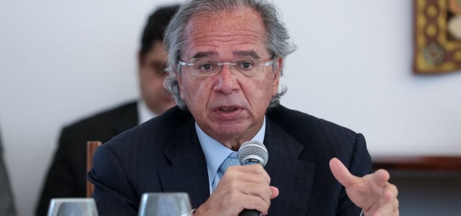 [Guedes diz ser melhor manter Bolsa Família do que fazer 'loucura insustentável' para criar Renda Cidadã ]